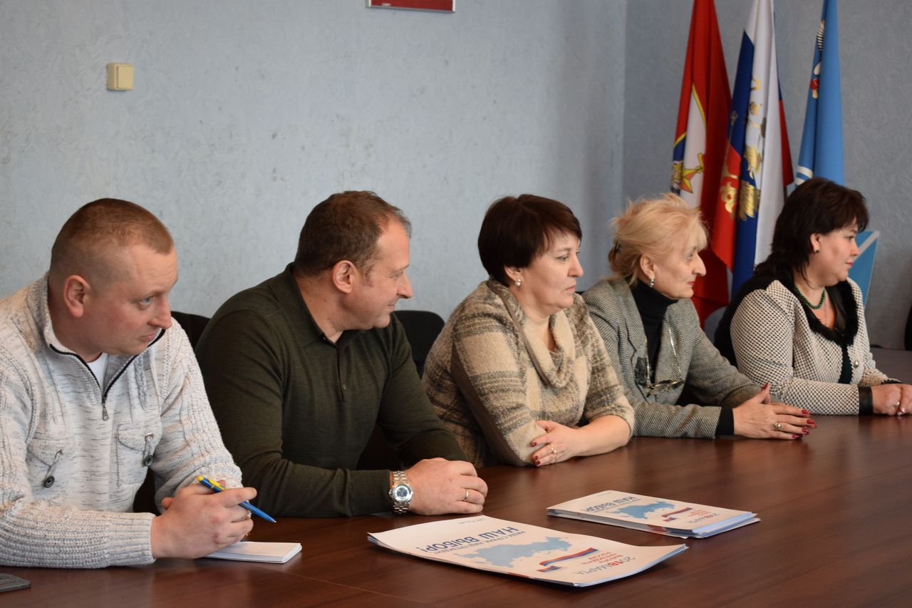 vstrecha predstaviteley departamenta obrazovaniya g sevastopolya s zhitelyami kMO 02 web 02