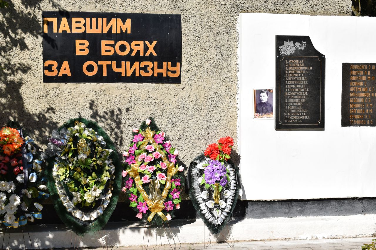 miting po sluchaju otkrytiya obnovlennoj memorialnoj doski web 01