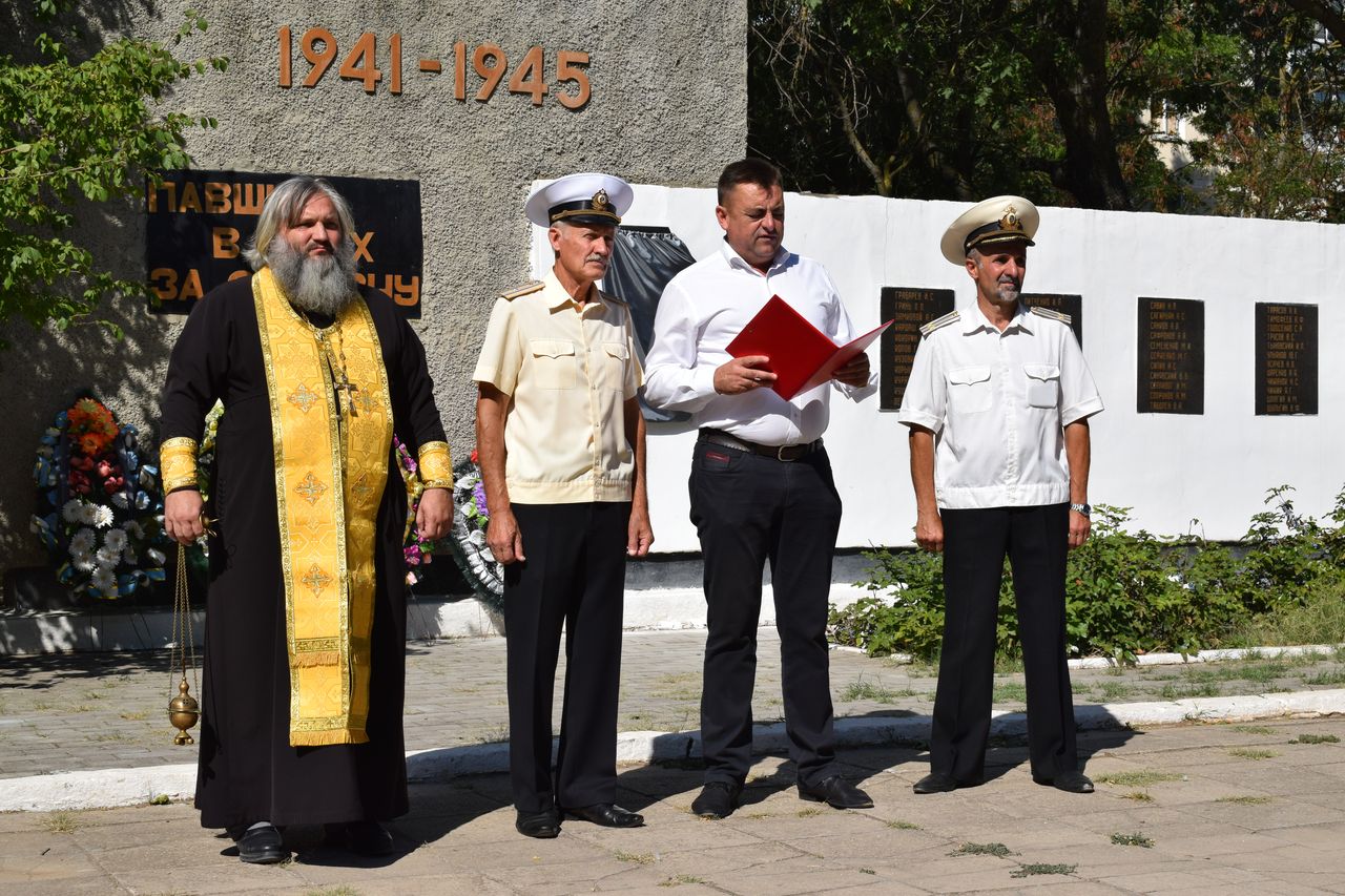 miting po sluchaju otkrytiya obnovlennoj memorialnoj doski web 01