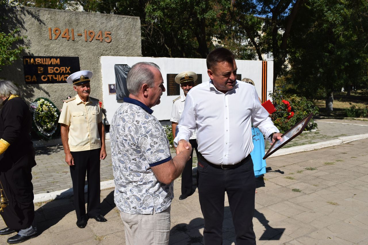 miting po sluchaju otkrytiya obnovlennoj memorialnoj doski web 01