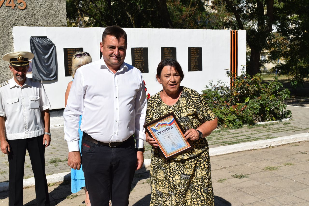 miting po sluchaju otkrytiya obnovlennoj memorialnoj doski web 01