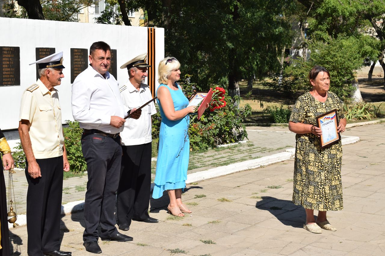 miting po sluchaju otkrytiya obnovlennoj memorialnoj doski web 01