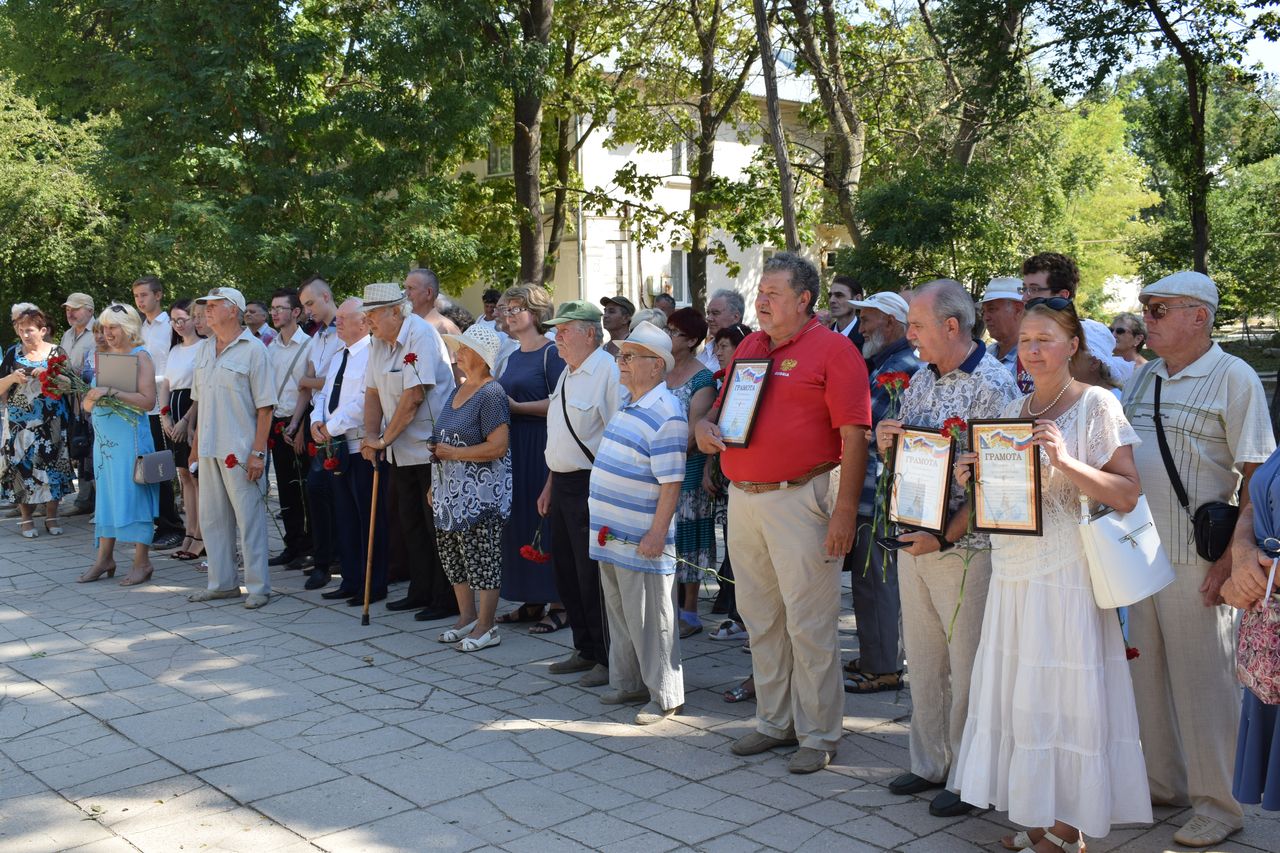 miting po sluchaju otkrytiya obnovlennoj memorialnoj doski web 01