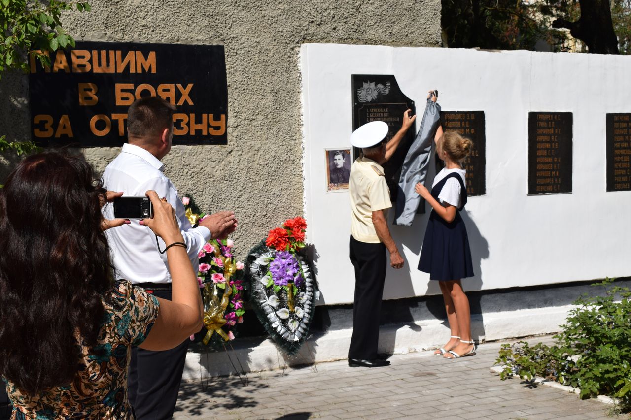 miting po sluchaju otkrytiya obnovlennoj memorialnoj doski web 01