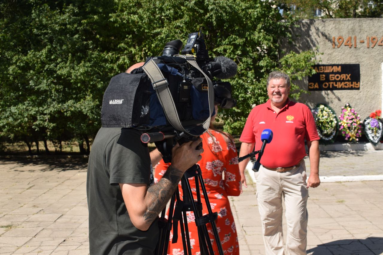 miting po sluchaju otkrytiya obnovlennoj memorialnoj doski web 01