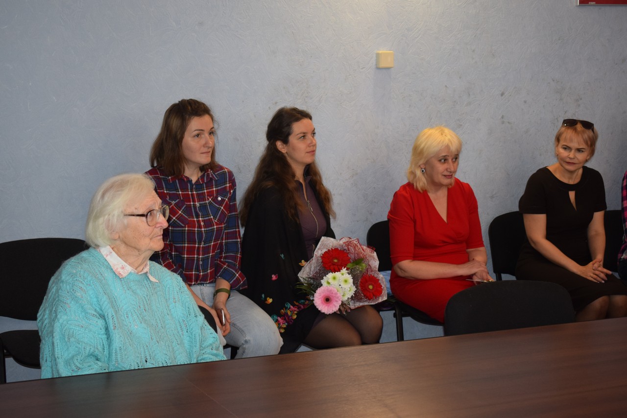 torzhestvennoe vruchenie zhitelyu blokadnogo leningrada web 01