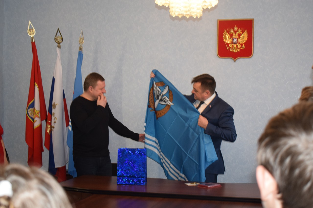 torzhestvennoe vruchenie zhitelyu blokadnogo leningrada web 01
