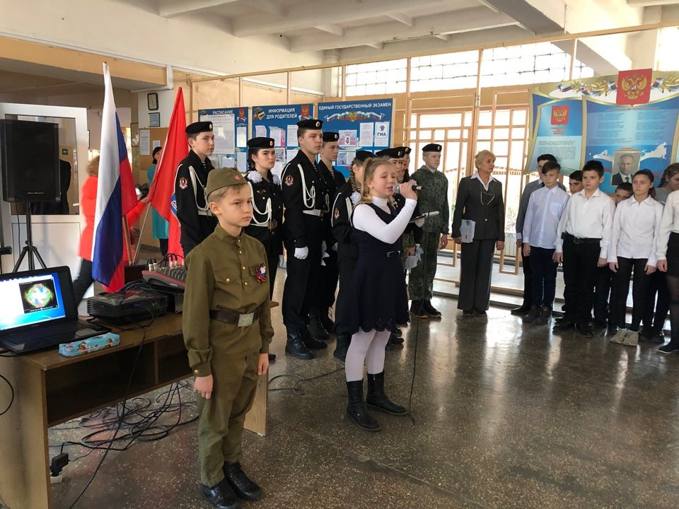 torzhestvennaya linejka posvyashjonnaya akcii Derevo imeni 01
