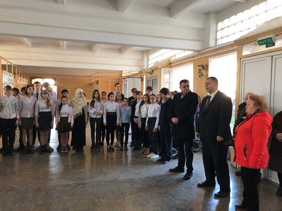 torzhestvennaya linejka posvyashjonnaya akcii Derevo imeni 01