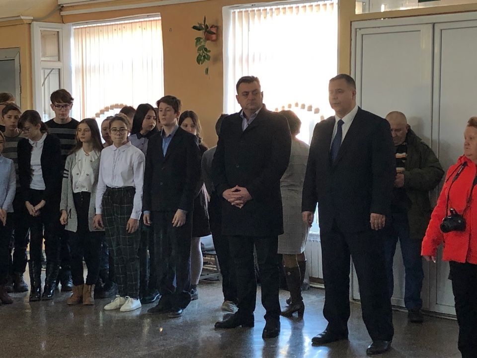 torzhestvennaya linejka posvyashjonnaya akcii Derevo imeni 01
