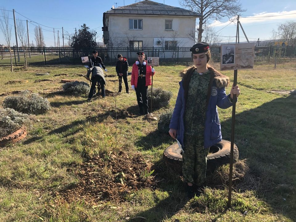 torzhestvennaya linejka posvyashjonnaya akcii Derevo imeni 01