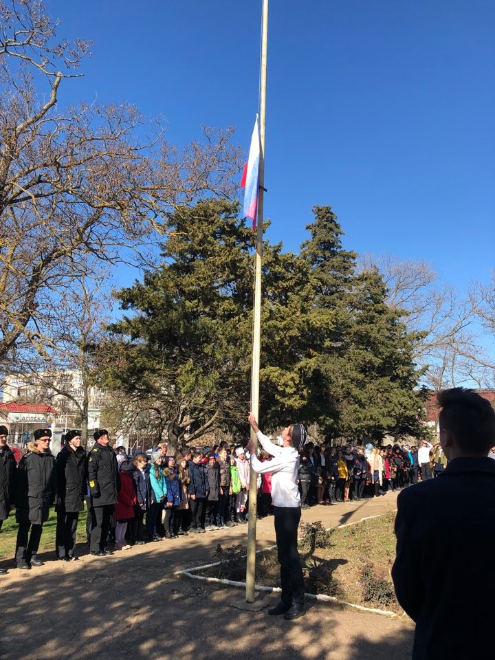 torzhestvennaya linejka posvyashjonnaya akcii Derevo imeni 01