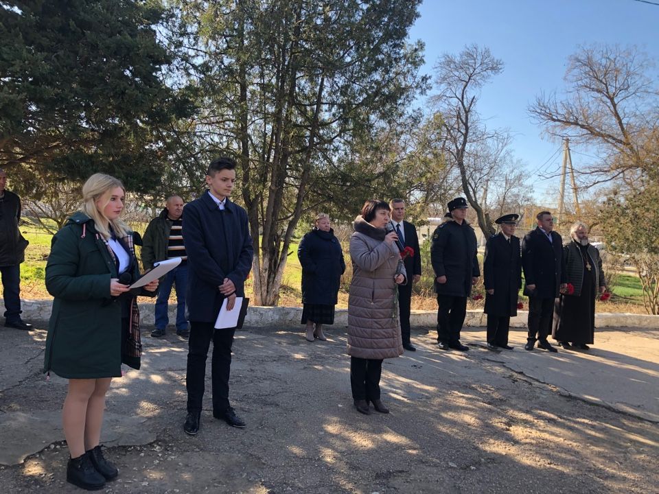 torzhestvennaya linejka posvyashjonnaya akcii Derevo imeni 01