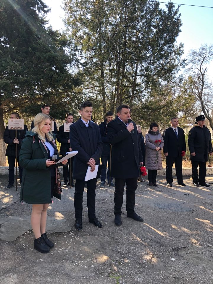 torzhestvennaya linejka posvyashjonnaya akcii Derevo imeni 01