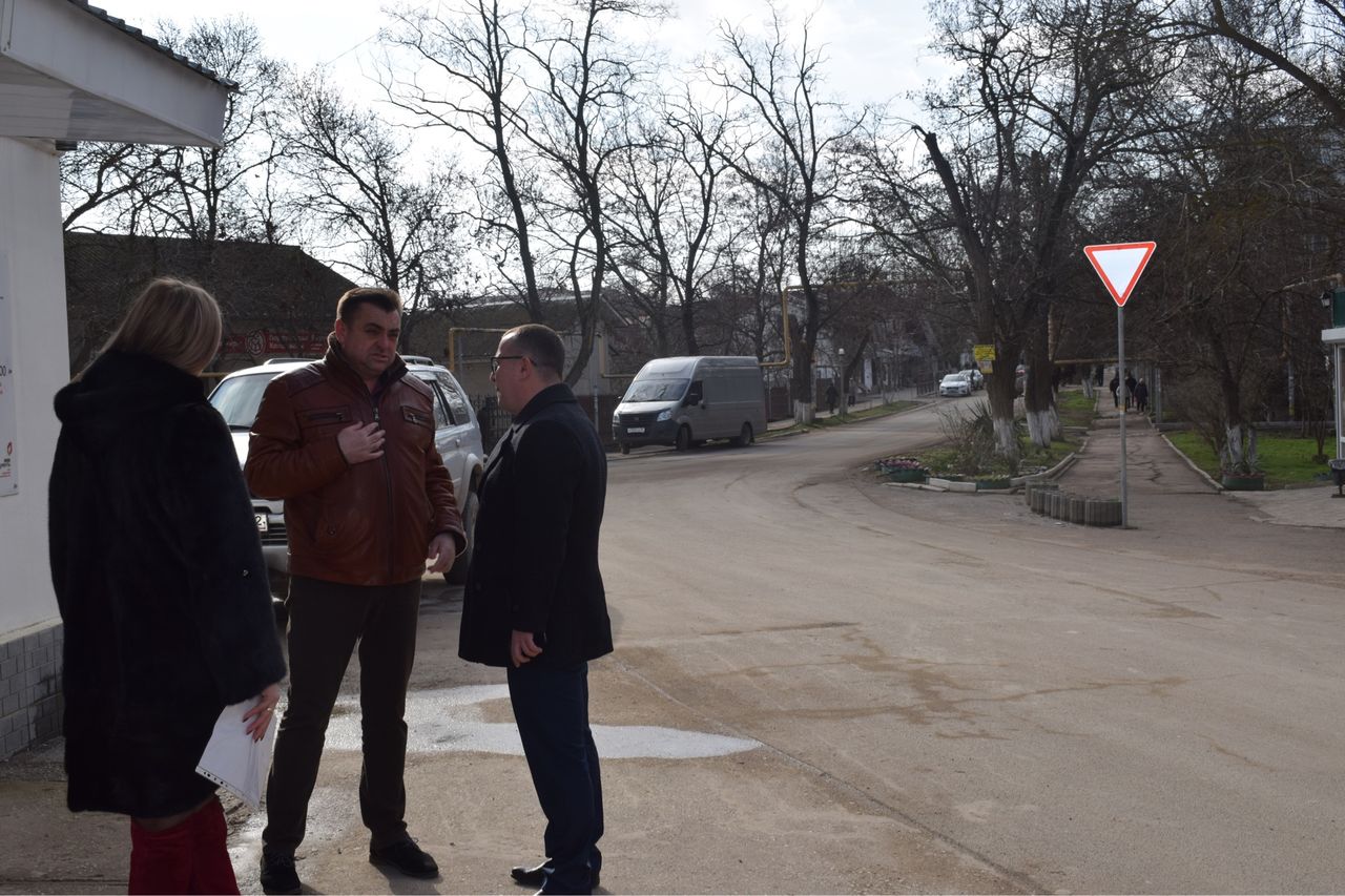 Rabochij vizit i.o Gubernatora g.Sevastopolya Valueva S.V v MFC 01