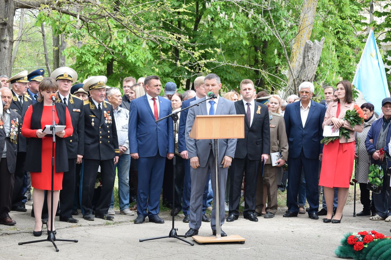 Torzhestvennaya ceremoniya otkrytiya pamyatnika dvazhdy Geroju Sovetskogo Sojuza Amet Han Sultanu 01