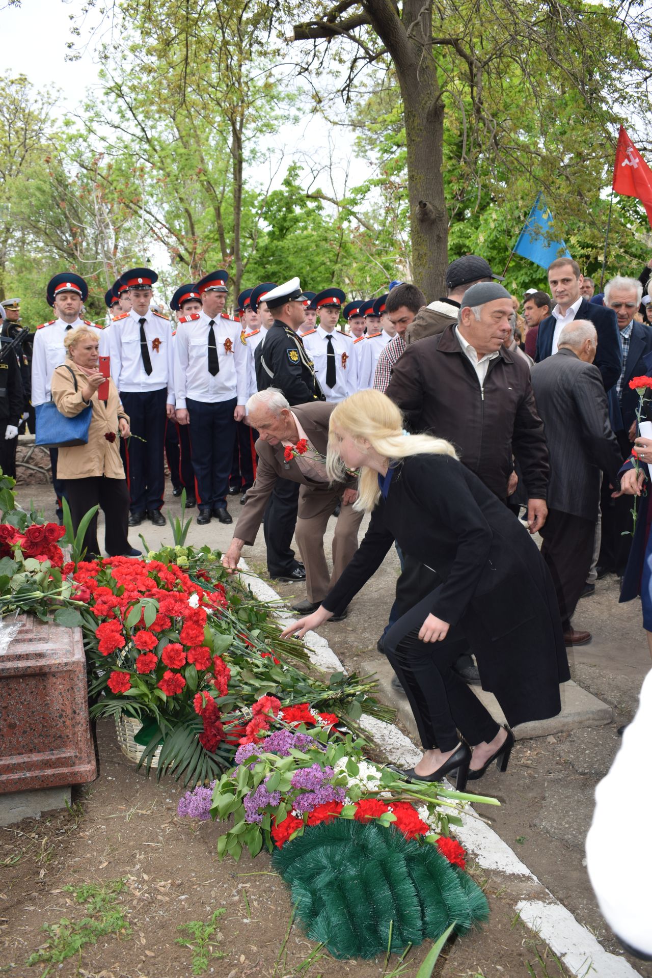 Torzhestvennaya ceremoniya otkrytiya pamyatnika dvazhdy Geroju Sovetskogo Sojuza Amet Han Sultanu 01