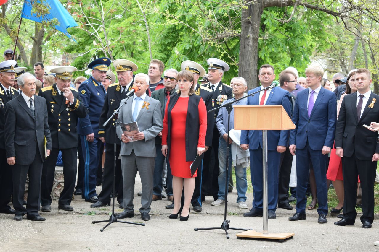 Torzhestvennaya ceremoniya otkrytiya pamyatnika dvazhdy Geroju Sovetskogo Sojuza Amet Han Sultanu 01