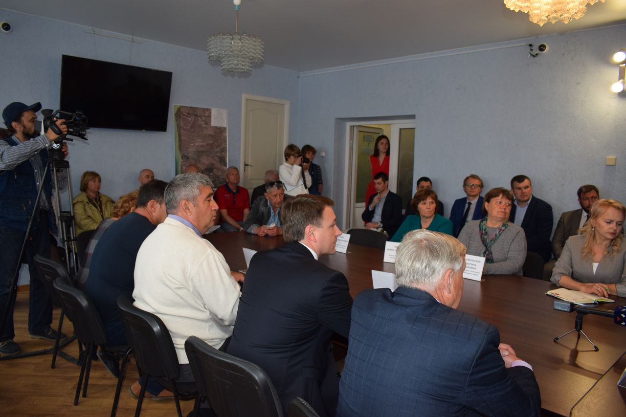 Torzhestvennaya ceremoniya otkrytiya pamyatnika dvazhdy Geroju Sovetskogo Sojuza Amet Han Sultanu 01