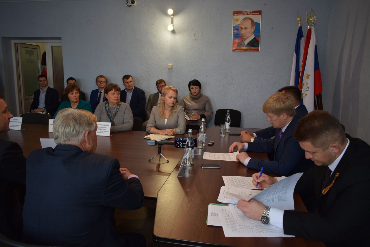 Torzhestvennaya ceremoniya otkrytiya pamyatnika dvazhdy Geroju Sovetskogo Sojuza Amet Han Sultanu 01