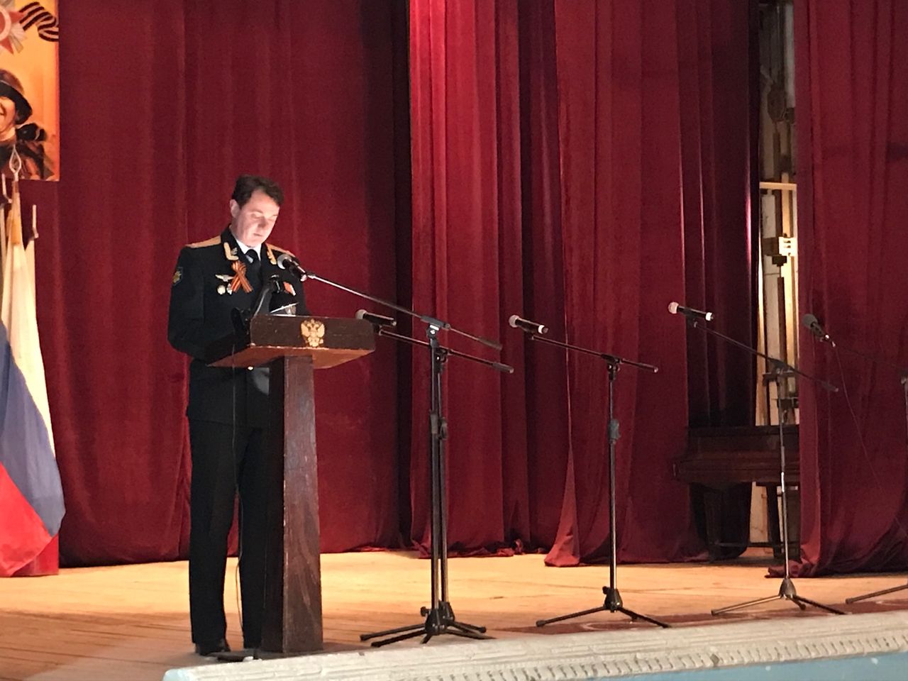 Prazdnichnyj koncert posvyashjonnyj 9 maya 01