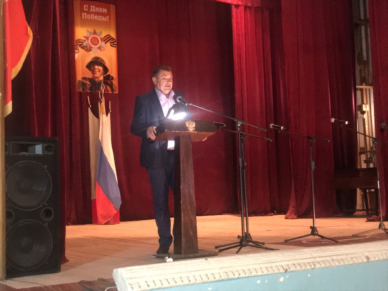 Prazdnichnyj koncert posvyashjonnyj 9 maya 01