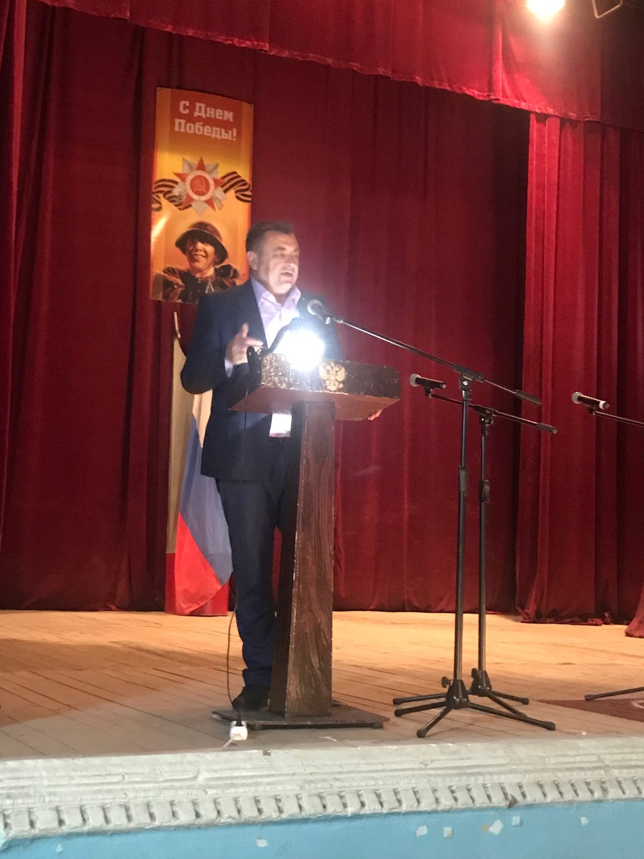 Prazdnichnyj koncert posvyashjonnyj 9 maya 01