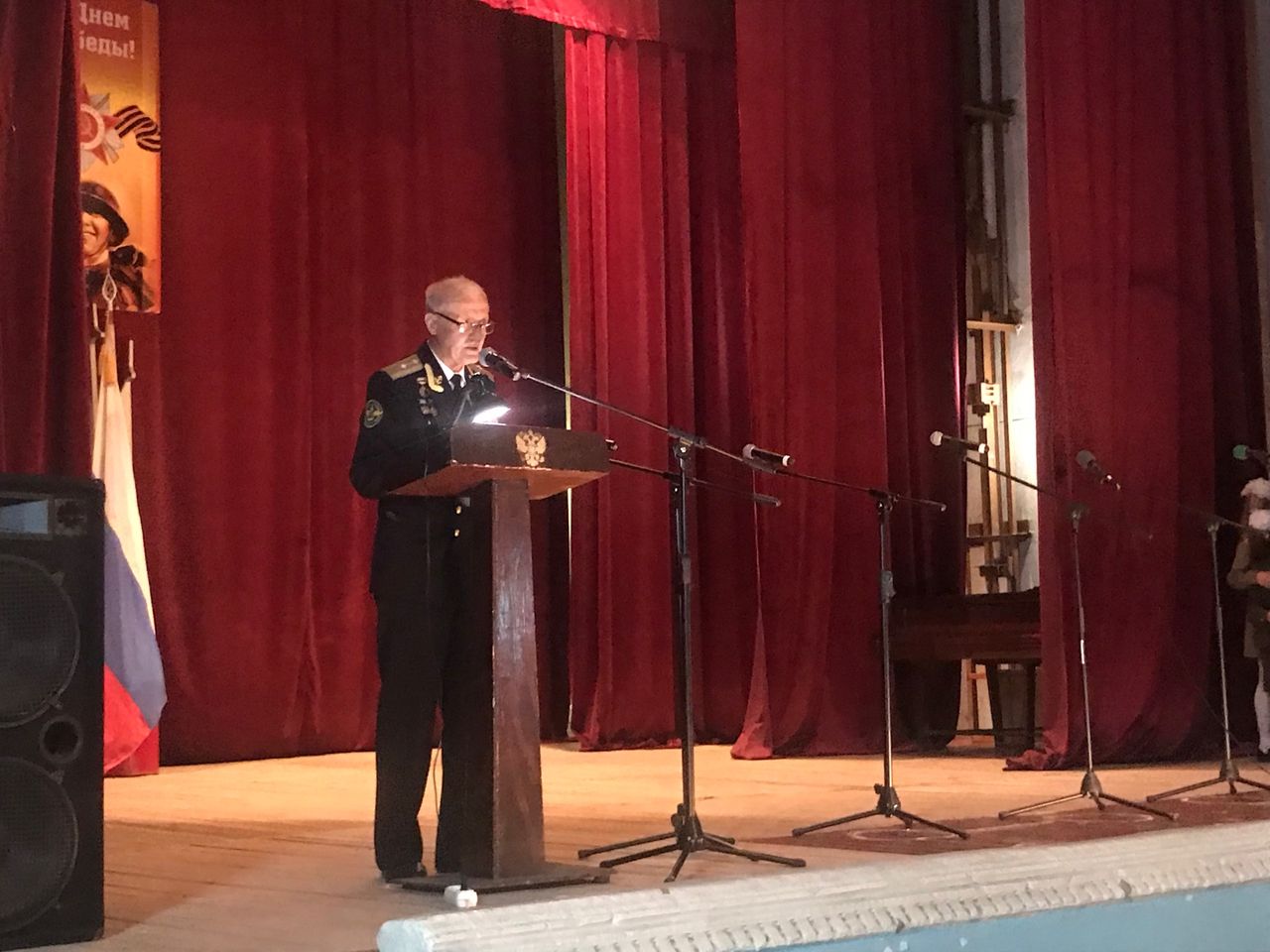 Prazdnichnyj koncert posvyashjonnyj 9 maya 01