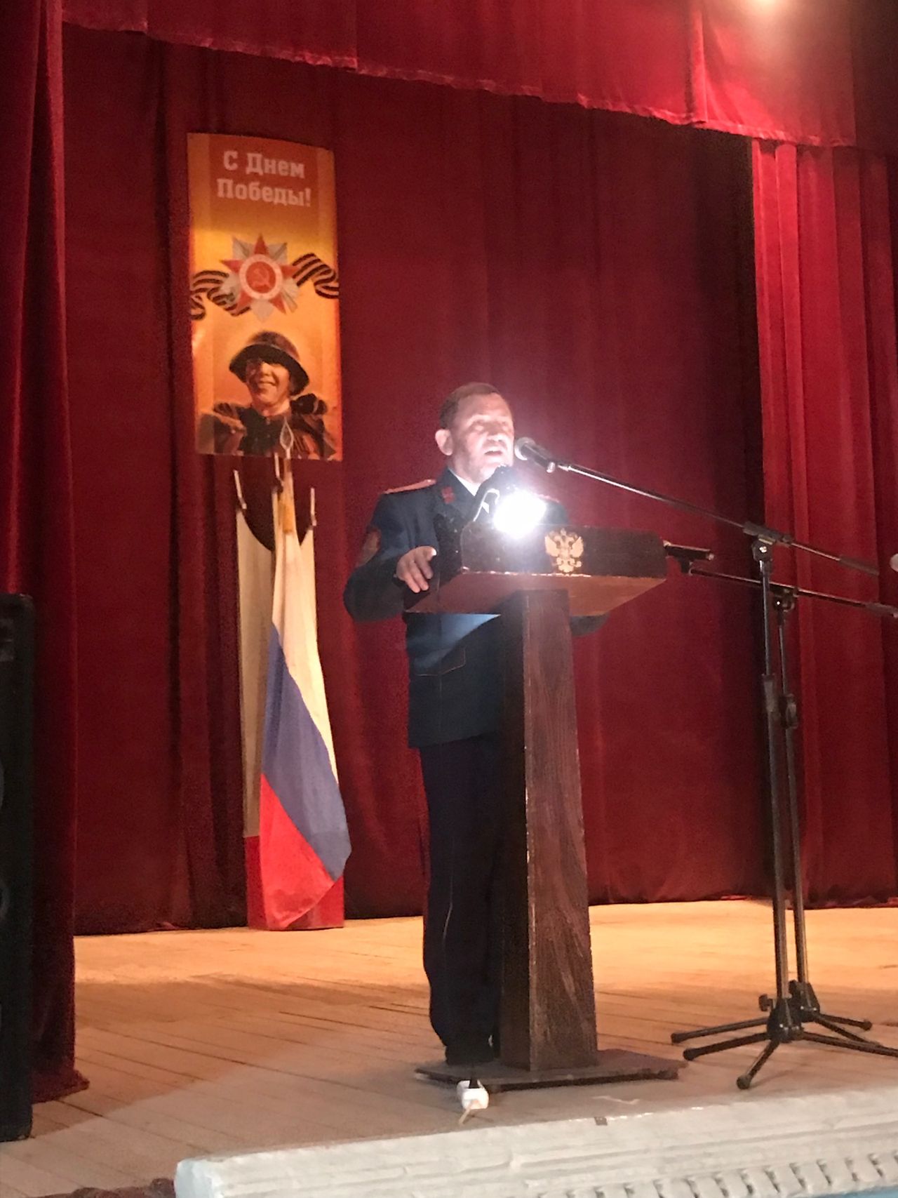 Prazdnichnyj koncert posvyashjonnyj 9 maya 01