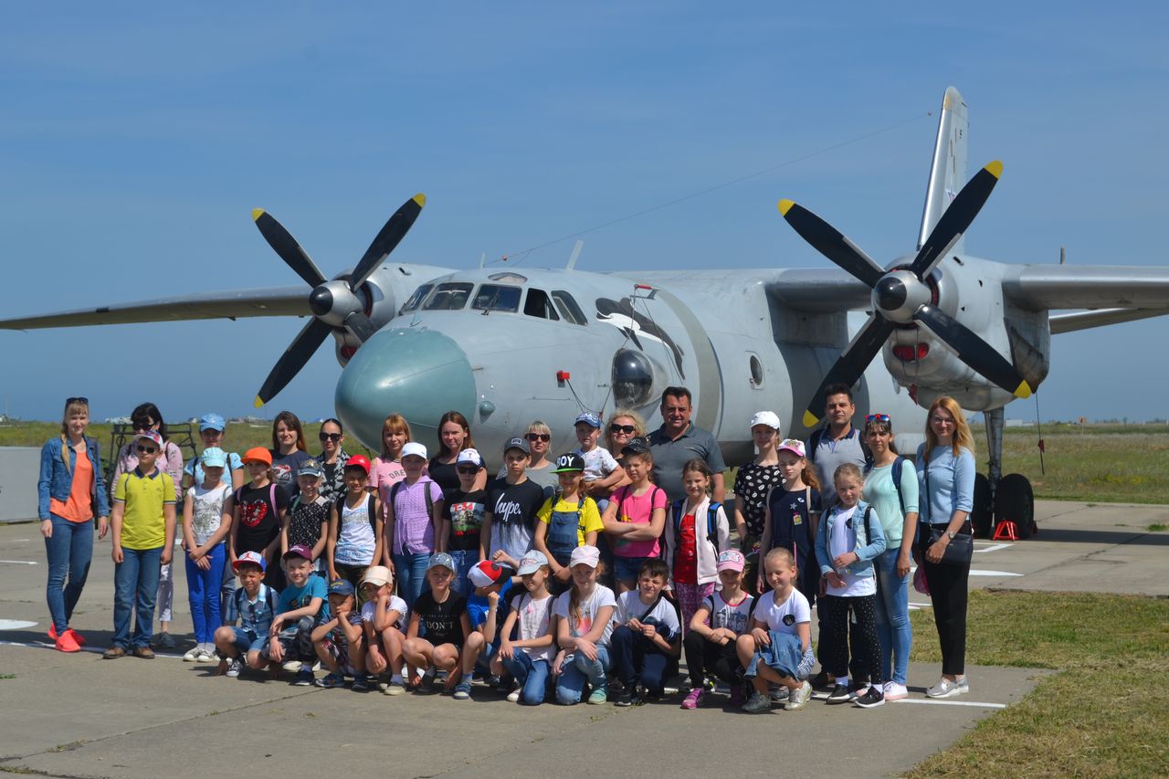 Glava VMO provjol jekskursiju so shkolnikami 01