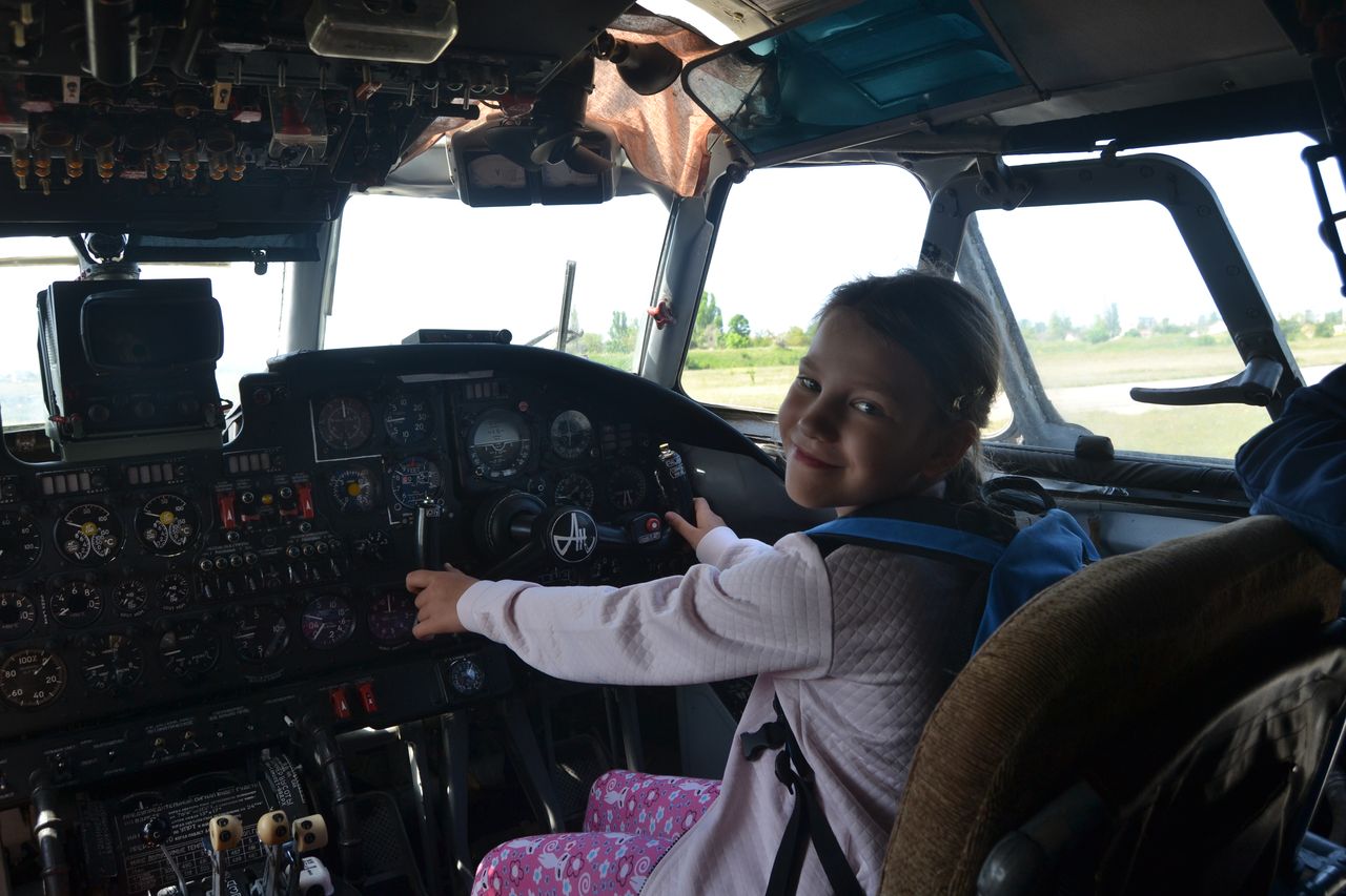 Glava VMO provjol jekskursiju so shkolnikami 01