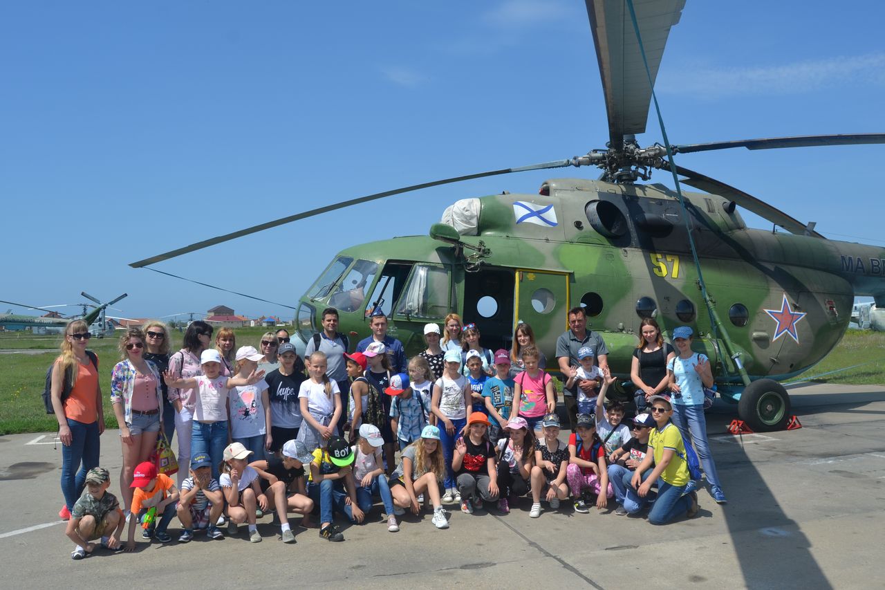 Glava VMO provjol jekskursiju so shkolnikami 01