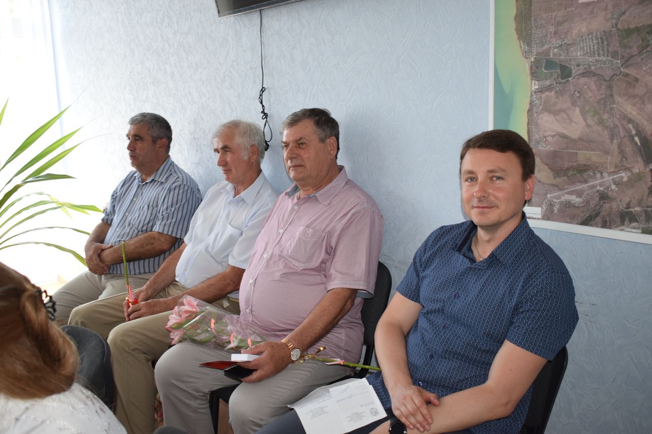 Vruchenie pamyatnoj medali v chest 75 letiya osvobozhdeniya 01