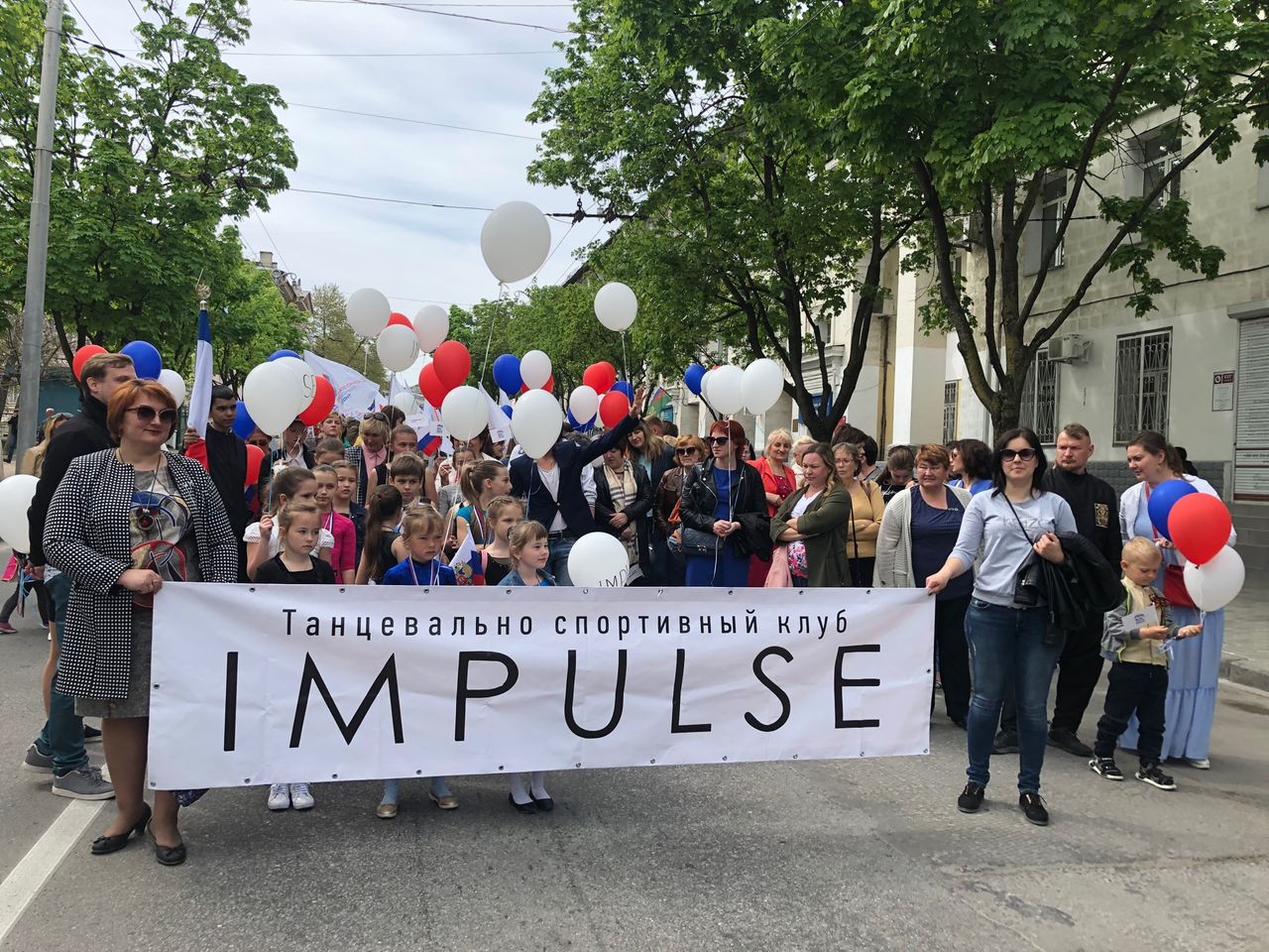 torzhestvennyj miting posvyashjonnyj 1 maya 01