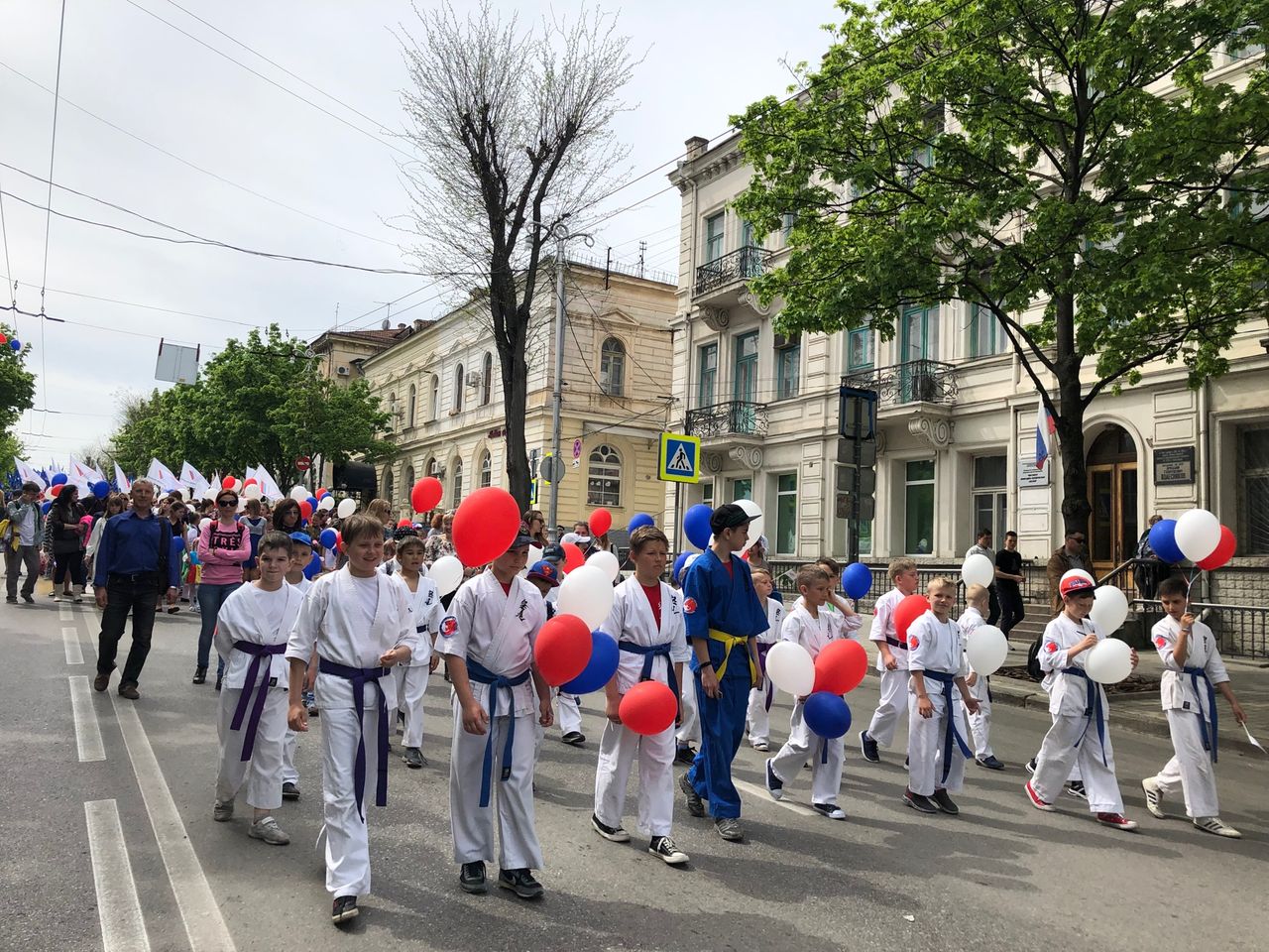 torzhestvennyj miting posvyashjonnyj 1 maya 01