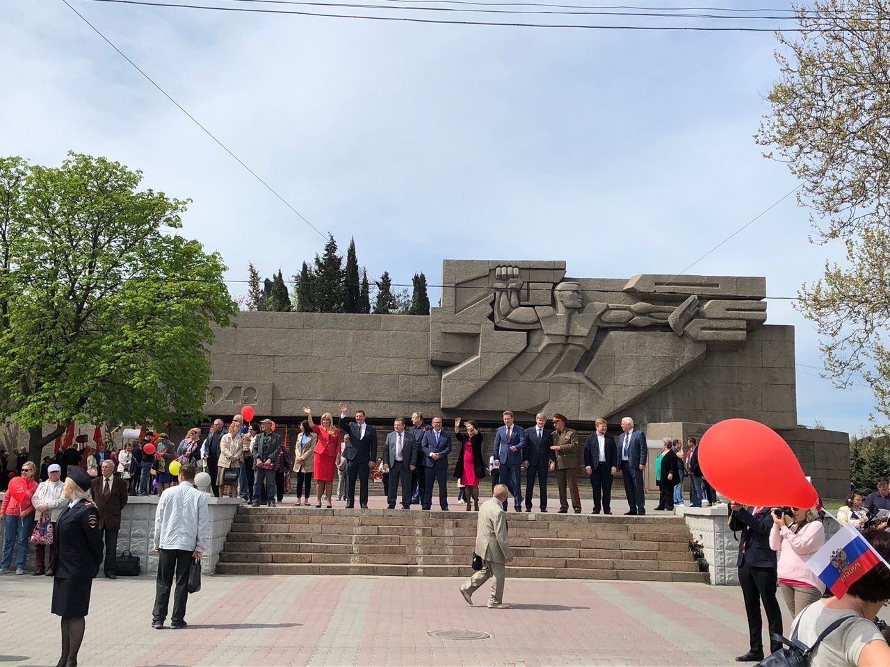 torzhestvennyj miting posvyashjonnyj 1 maya 01