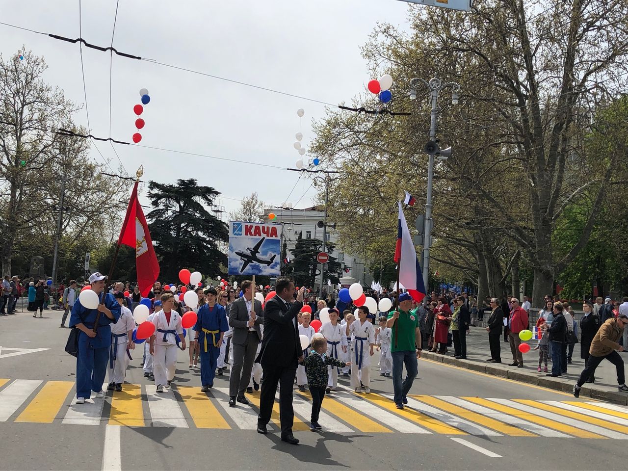 torzhestvennyj miting posvyashjonnyj 1 maya 01