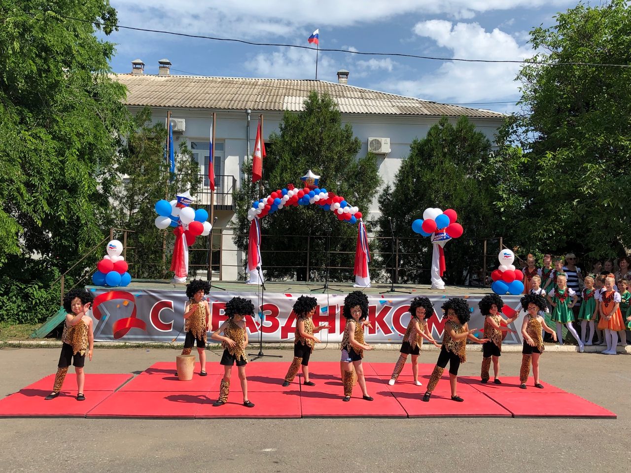 Prazdnichnyj koncert posvyashjonnyj Dnju Rossii 01