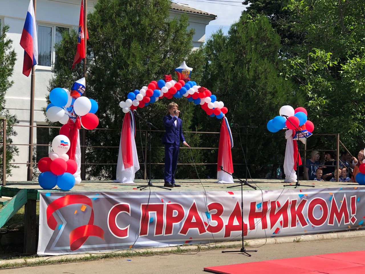 Prazdnichnyj koncert posvyashjonnyj Dnju Rossii 01