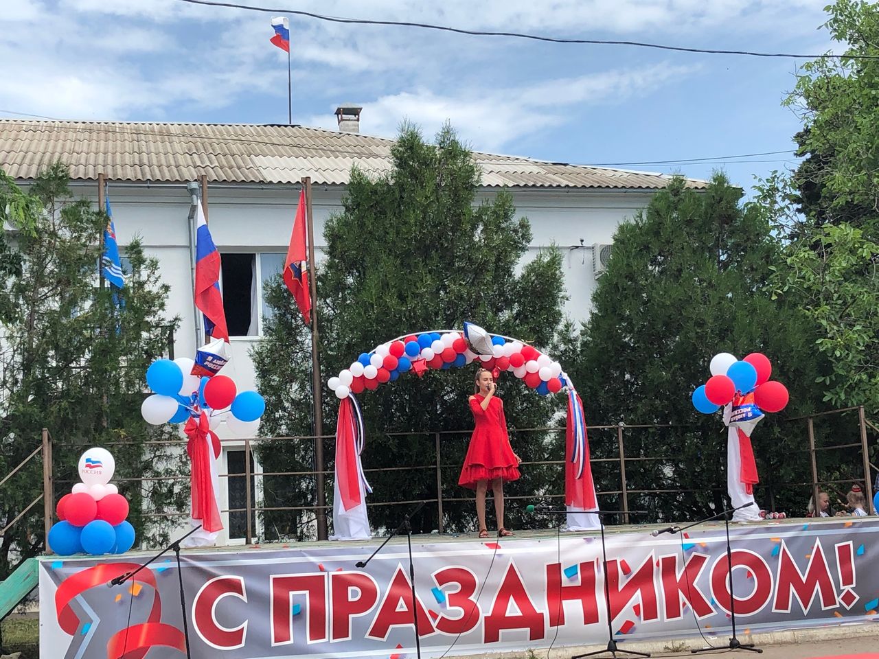 Prazdnichnyj koncert posvyashjonnyj Dnju Rossii 01