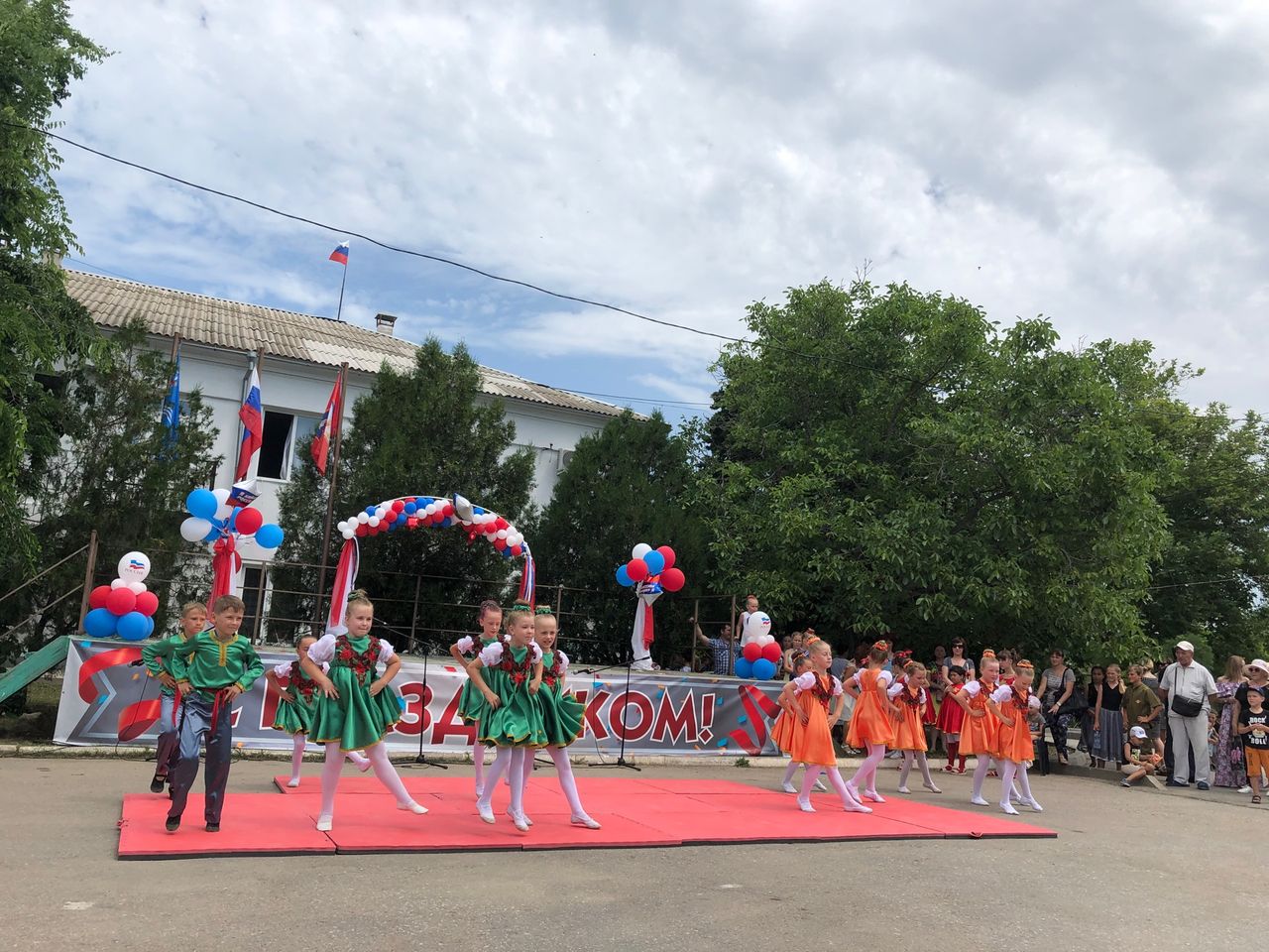 Prazdnichnyj koncert posvyashjonnyj Dnju Rossii 01