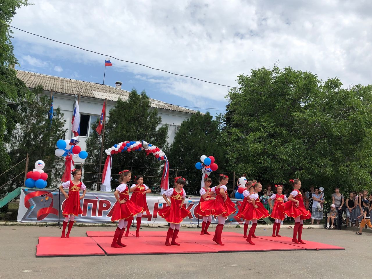 Prazdnichnyj koncert posvyashjonnyj Dnju Rossii 01