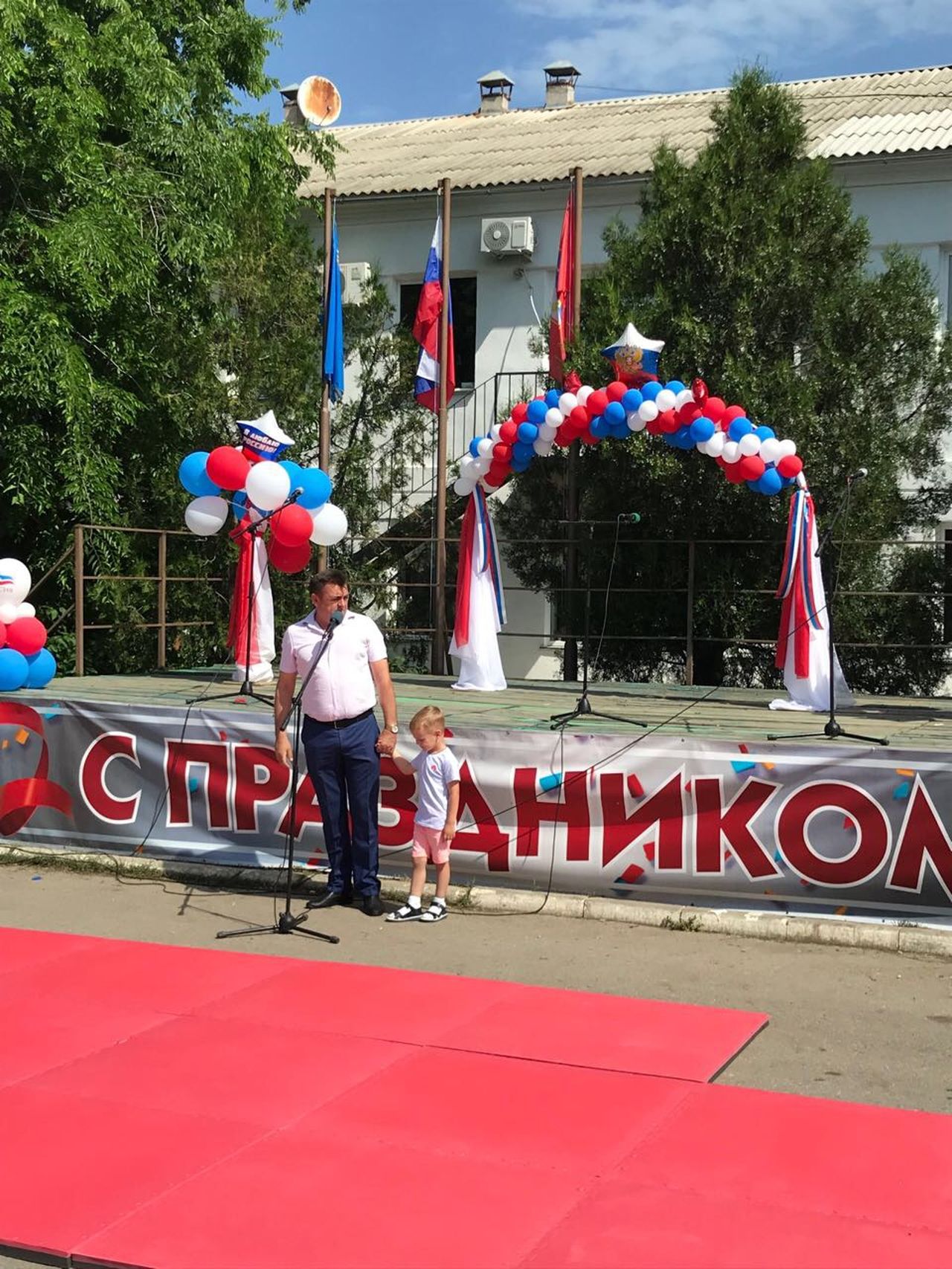 Prazdnichnyj koncert posvyashjonnyj Dnju Rossii 01