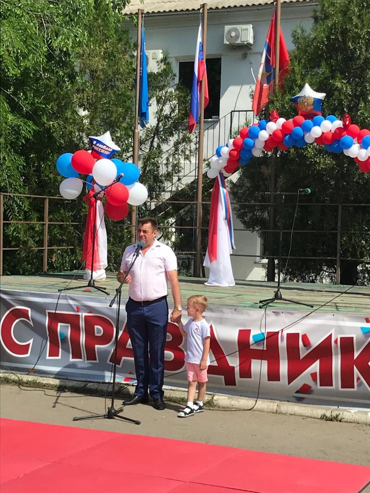 Prazdnichnyj koncert posvyashjonnyj Dnju Rossii 01