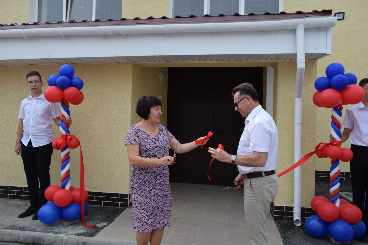V shkole № 13 torzhestvenno otkryli sportivnyj zal 01