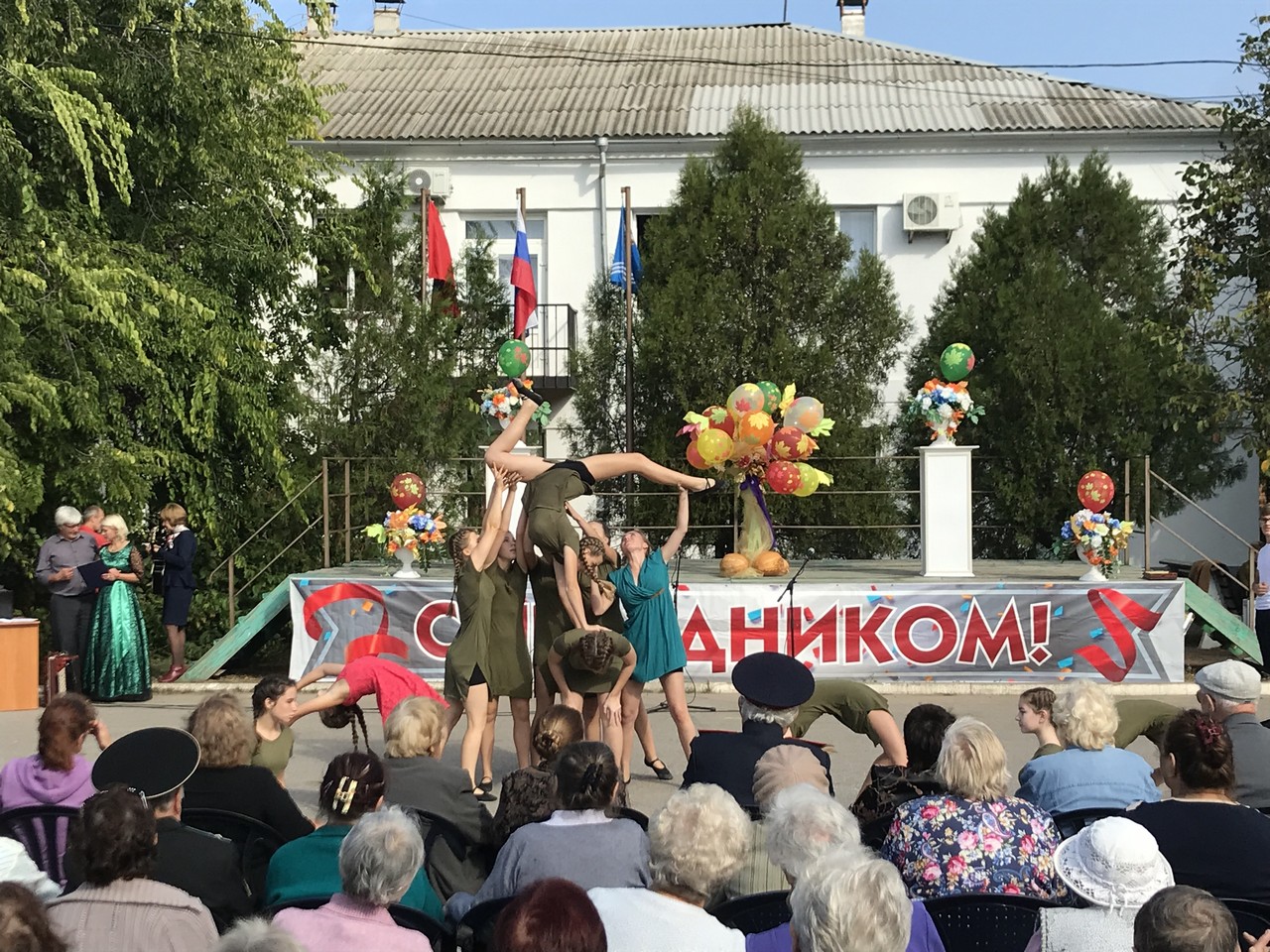 Prazdnichnyj koncert Den pozhilogo cheloveka 01