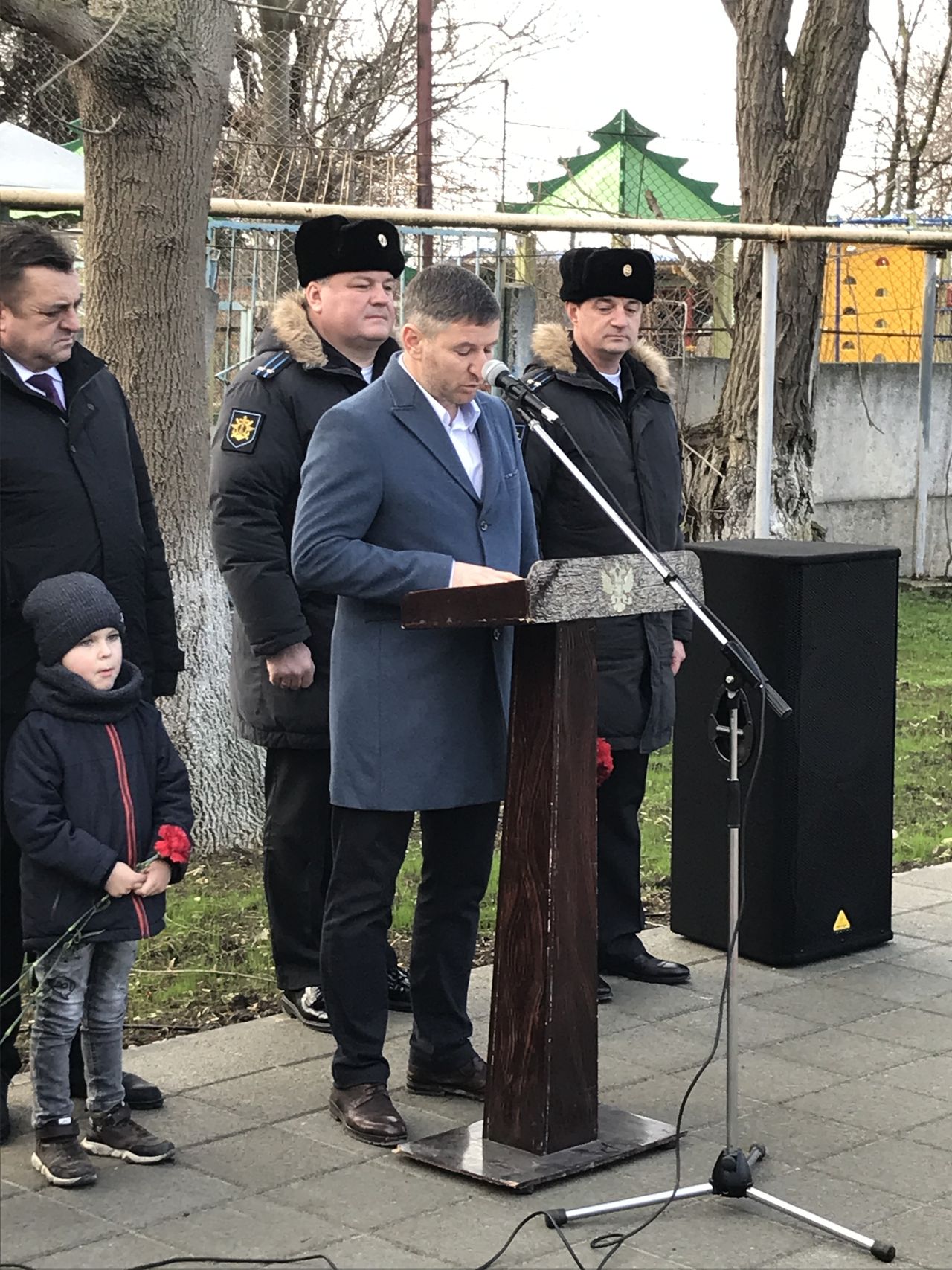torzhestvennyj miting posvyashjonnye pamyati dvazhdy geroya sovetskogo sojuza amet hana sultana 01