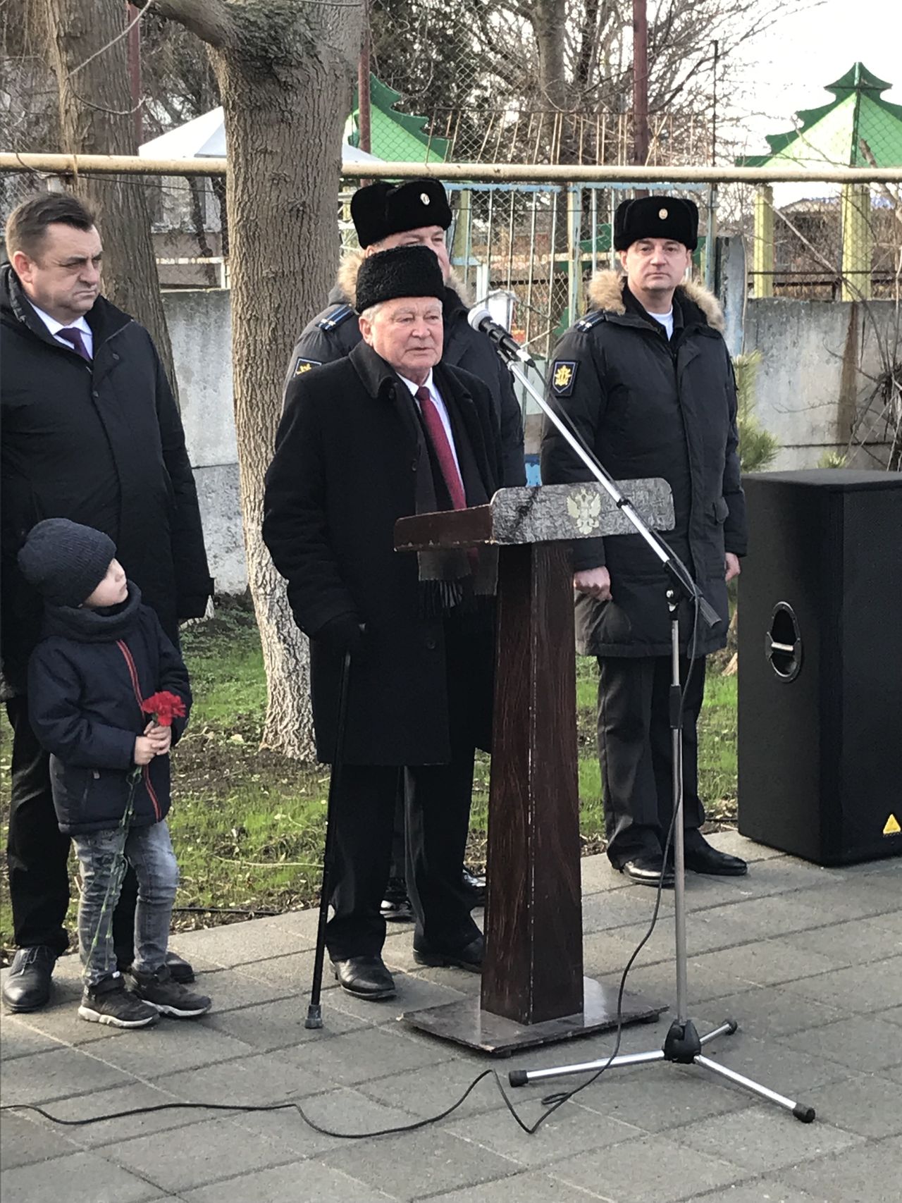 torzhestvennyj miting posvyashjonnye pamyati dvazhdy geroya sovetskogo sojuza amet hana sultana 01