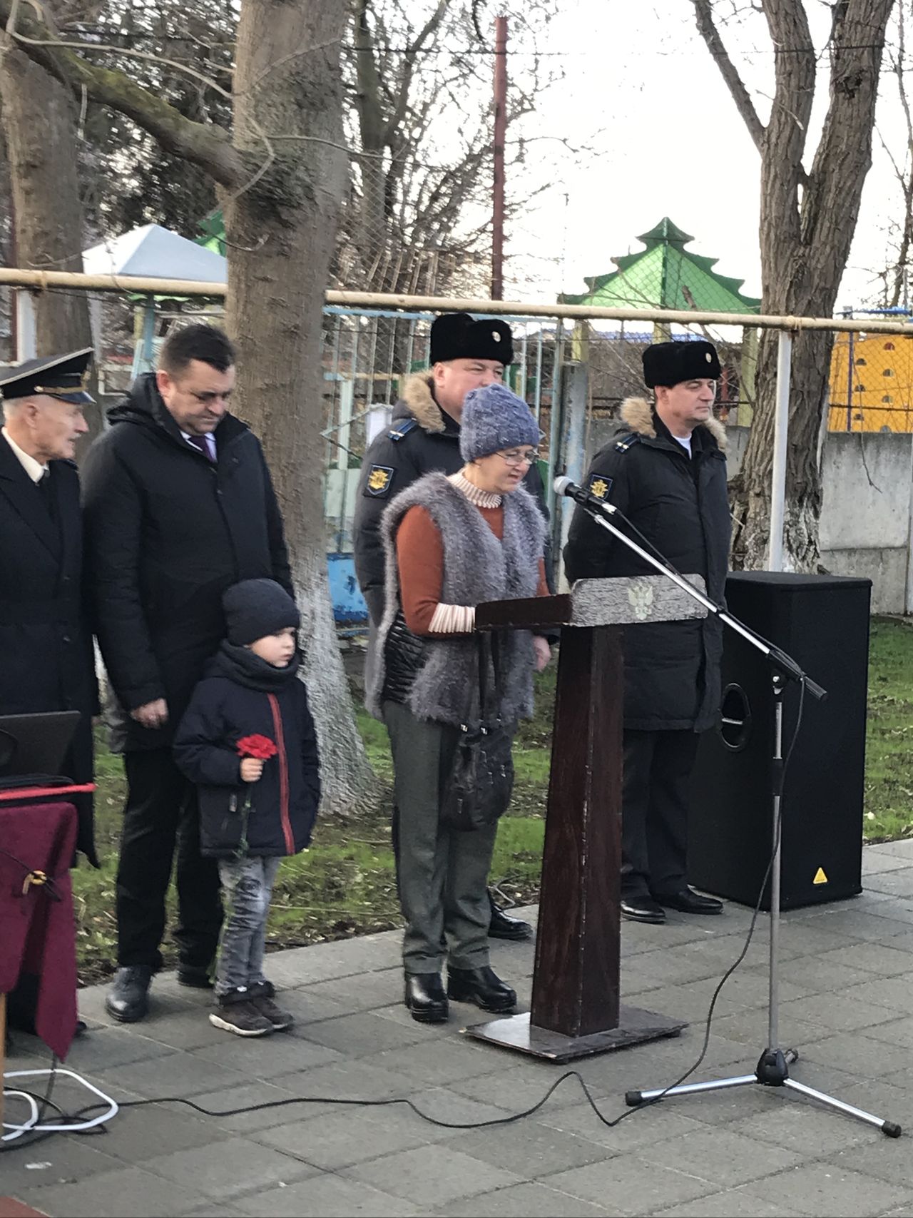torzhestvennyj miting posvyashjonnye pamyati dvazhdy geroya sovetskogo sojuza amet hana sultana 01