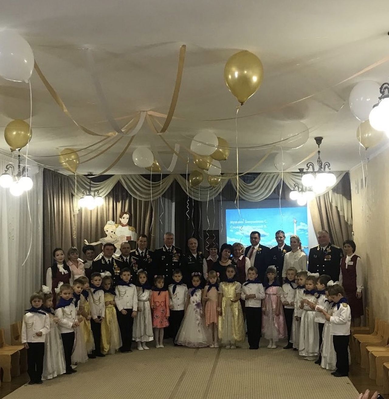 v detskom sadu №103, v preddverii 23 fevralya, sostoyalsya kadetskij bal 1